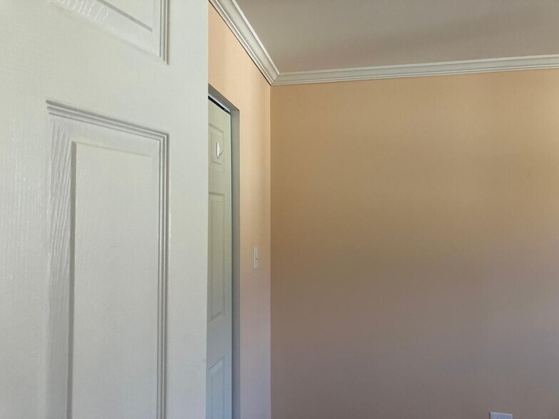 Building Photo - 4067 Bonhill Dr