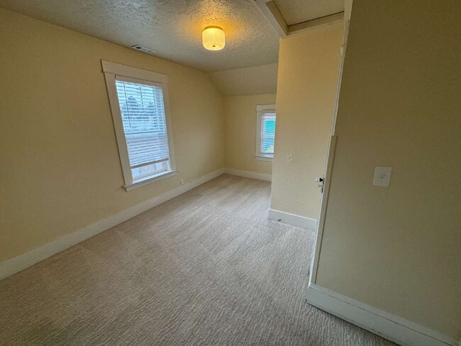 Building Photo - Cute 2-bedroom in Portsmouth Neighborhood / Close to University of Portland