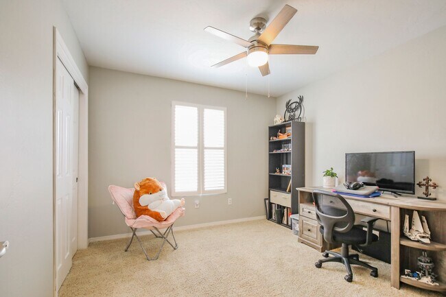 Building Photo - Well Maintained 4 Bedroom 2 Bath Home with...