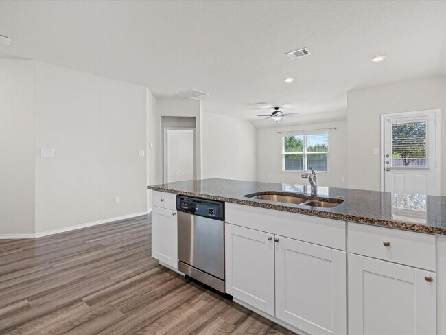 Building Photo - 10410 Waverunner