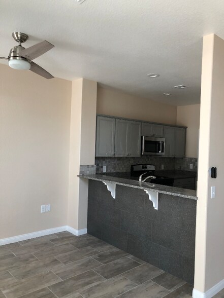 Building Photo - 3246 Mozart Dr