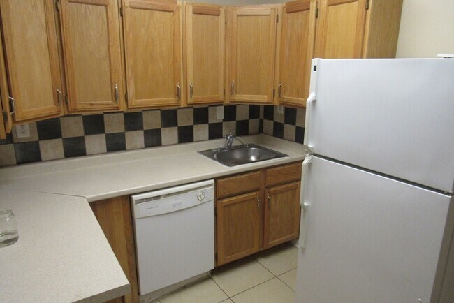 Building Photo - 2284 Alvin Dr NW