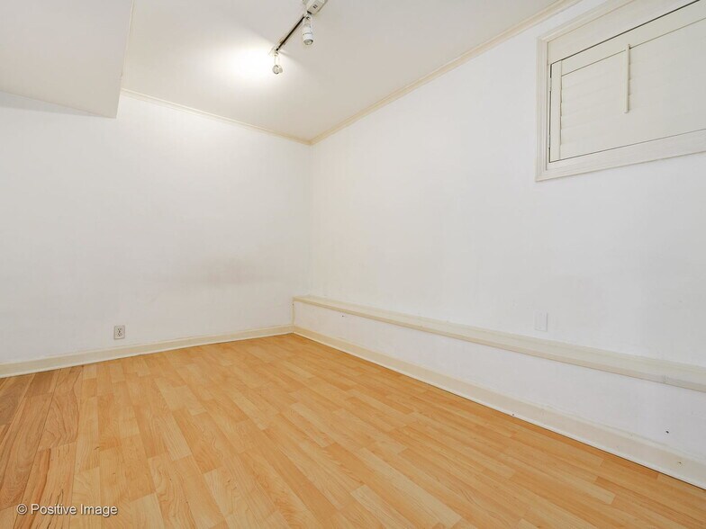 Building Photo - 1950 N Hudson Ave