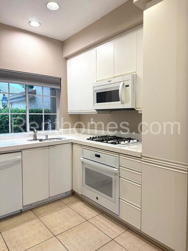 Building Photo - 11553 Westview Pkwy