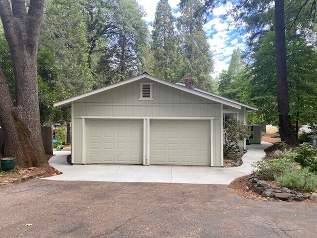 Building Photo - Updated Ranch style home Nevada City