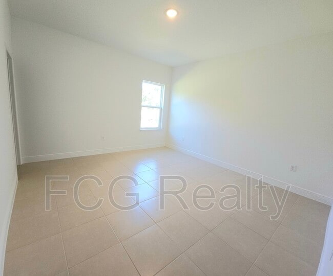 Building Photo - 247 Marion Oaks Manor