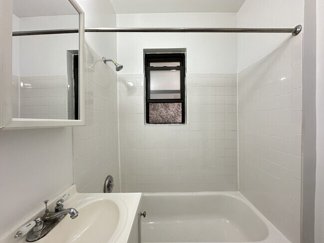 Building Photo - 347 Park Ave
