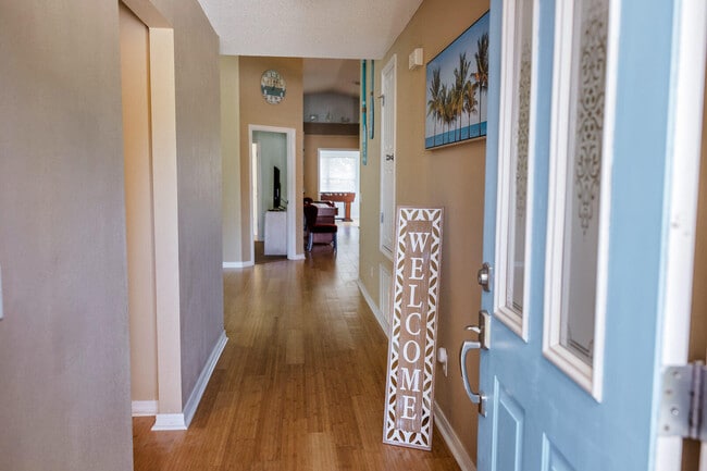 Building Photo - 2026 Catline Cir