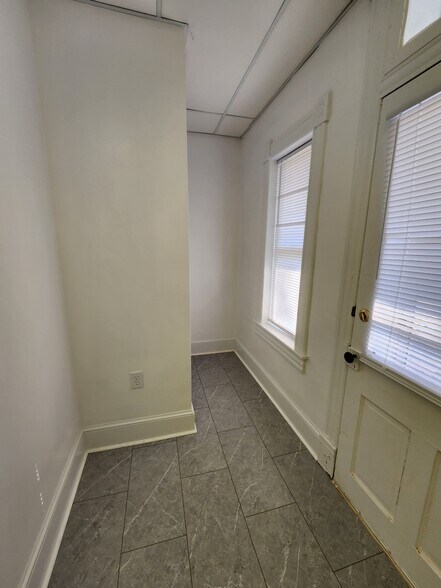 Building Photo - 125 Peyton St