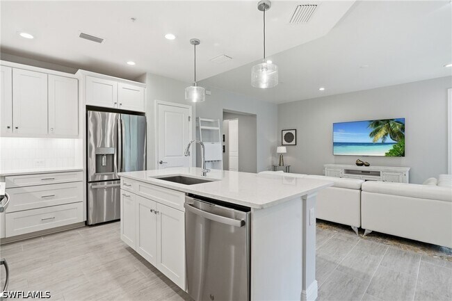 Building Photo - 2560 Seychelles Dr