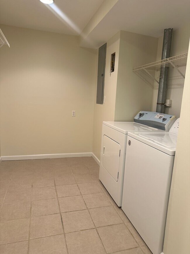 Building Photo - 114 Seabreeze Ln