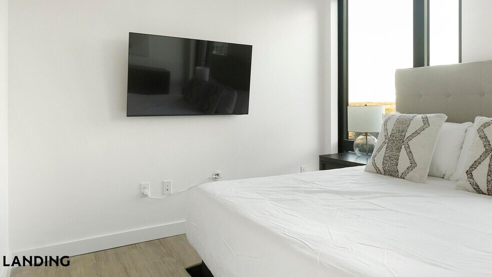 Building Photo - 1007 S Mint St