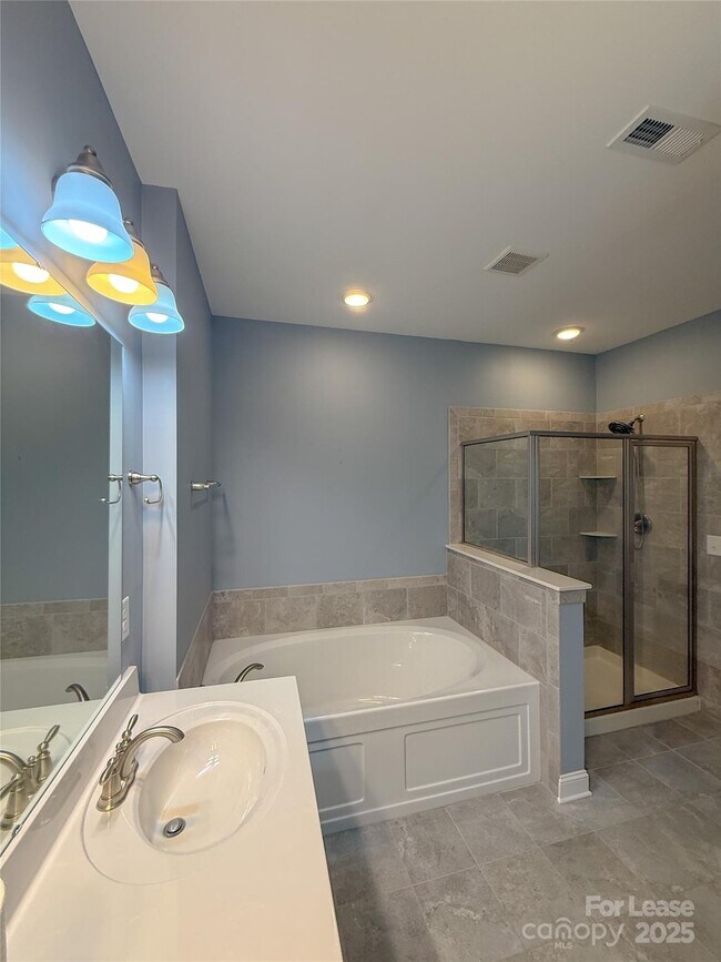 Building Photo - 128 Coral Rutledge Dr