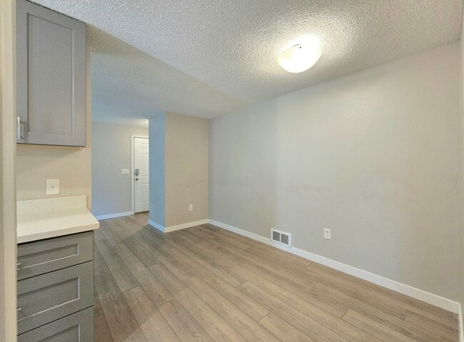 Building Photo - 2 Bedroom Unit Available Now in Gold Bar -...