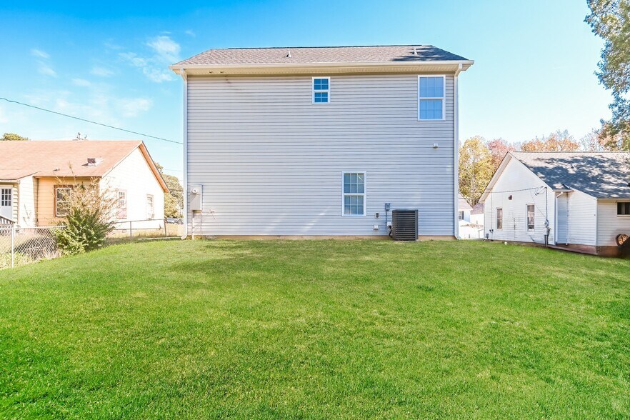 Building Photo - 5612 Woodard St