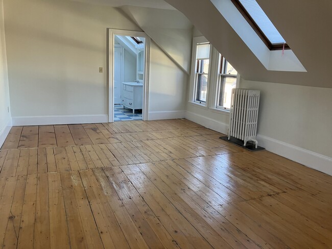 Building Photo - 322 Spring St