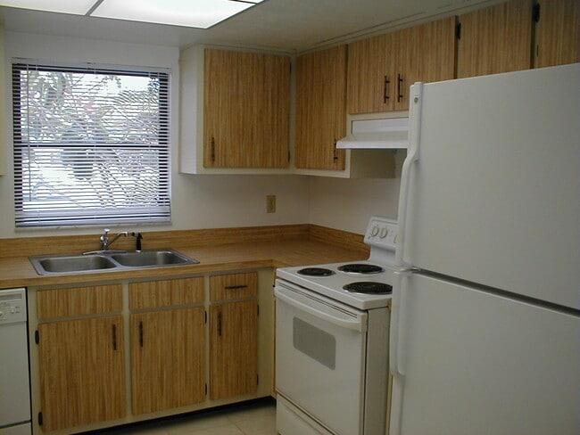 Building Photo - 27600 Southview Drive