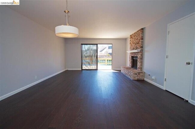 Building Photo - 2063 Sand Point Rd