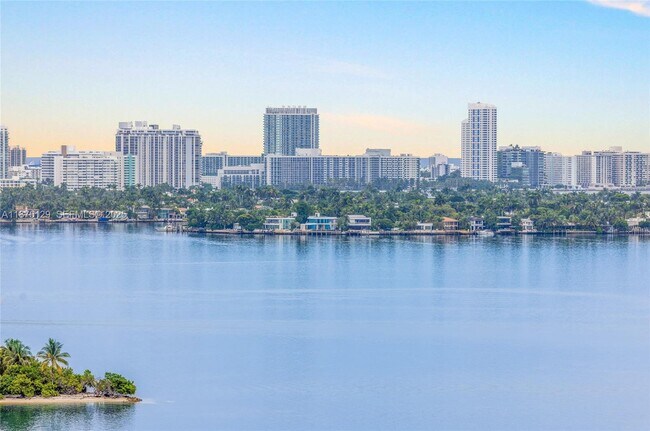 Building Photo - 700 NE 24th St