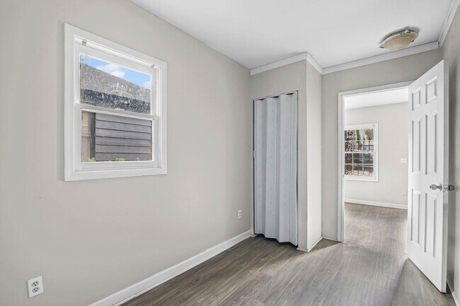 Building Photo - Upstairs Duplex Unit with 3 bedrooms and 2 baths.  Westside Atlanta, 30314