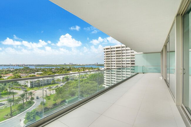 Building Photo - 10201 Collins Ave