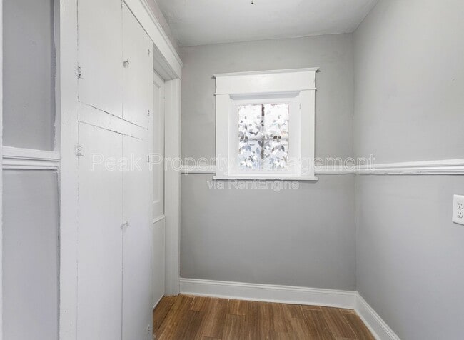 Building Photo - 728 Arnold Ave
