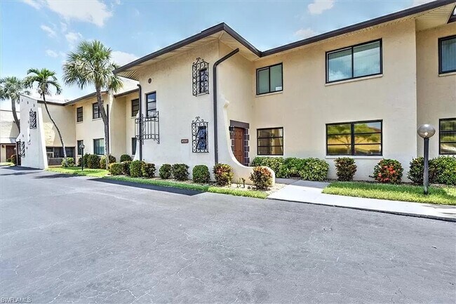 Building Photo - 4715 Santa Barbara Blvd