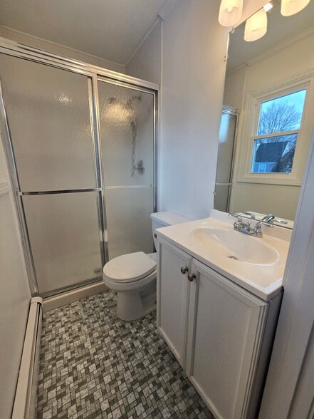 Primary Bedroom Bath - 32 Monroe St