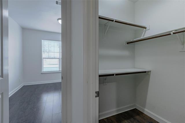 Building Photo - 602 Arbol