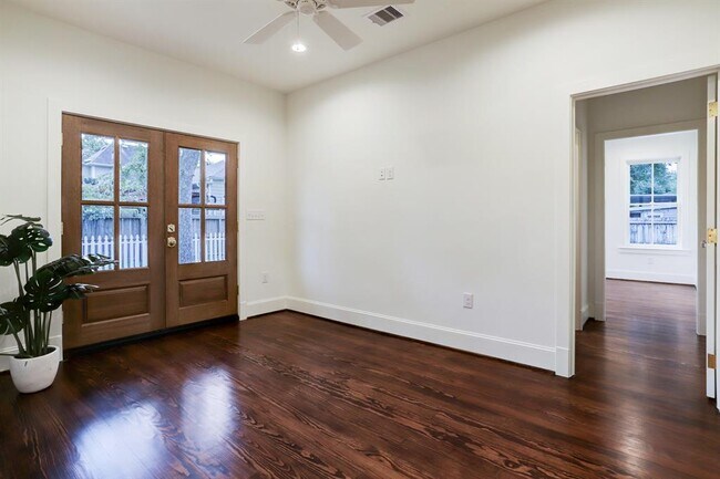 Building Photo - 138 Lakeview Dr