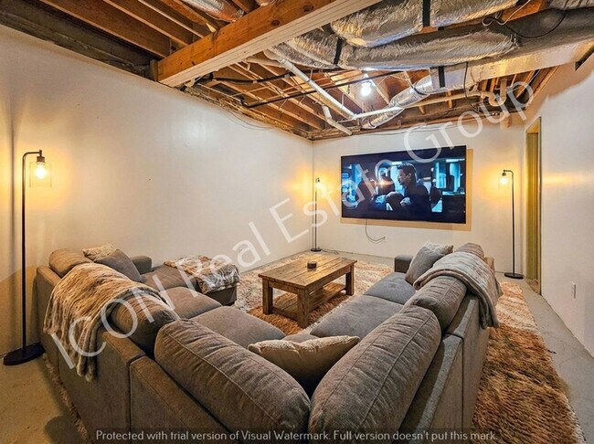 Building Photo - 3/2.5 home with large level lot