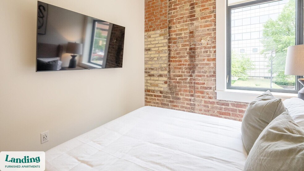 Building Photo - 425 20th St S