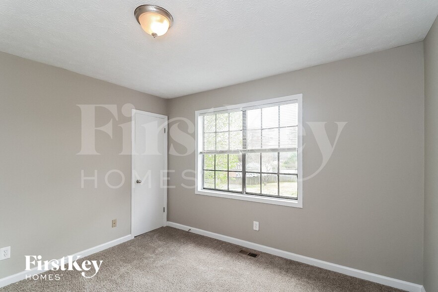 Building Photo - 3762 Cambridge Dr SW