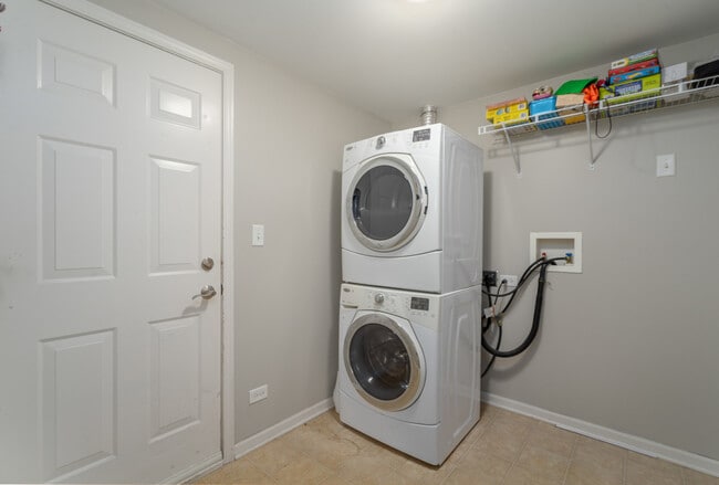 Building Photo - 3460 Bradbury Cir