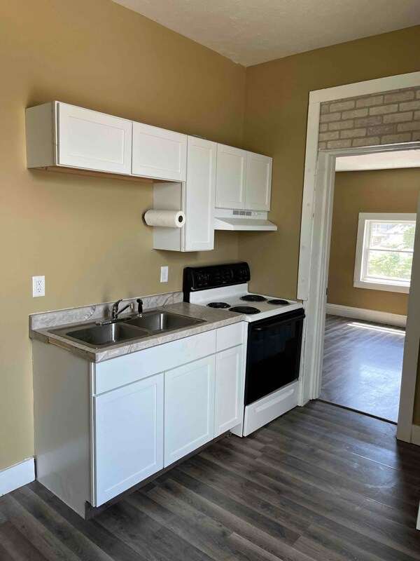 Building Photo - 913 S Main St