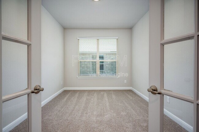Building Photo - 5231 Meadow Ln