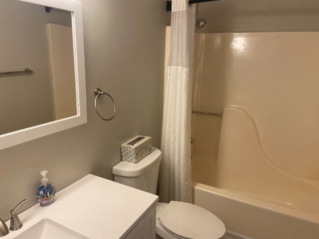 Building Photo - 3134 High Ridge Dr