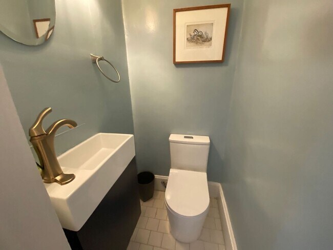 Building Photo - 2225 Blossom St