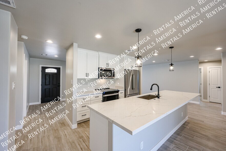 Building Photo - 1704 E Pickrell Dr