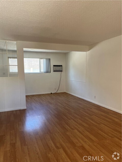 Building Photo - 4936 Hazeltine Ave