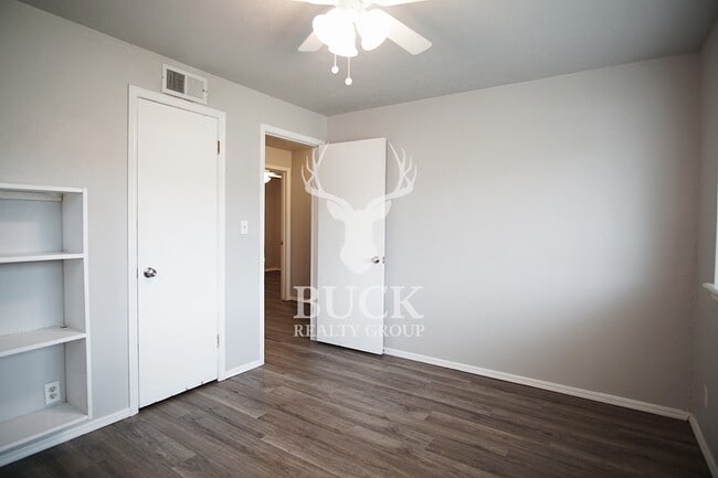 Building Photo - 2804 SW 82nd St