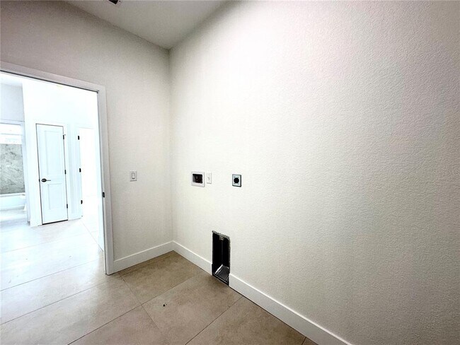 Building Photo - 26127 Northern Cross Rd