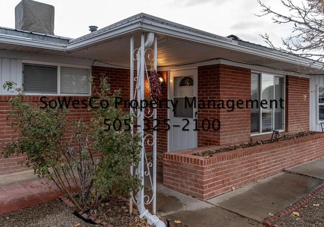 Building Photo - Large 3 Bedroom Home on Corner Lot