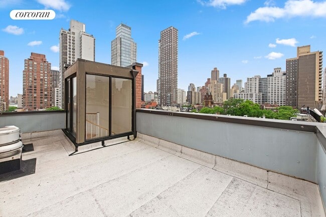 Building Photo - 300 E 90th St