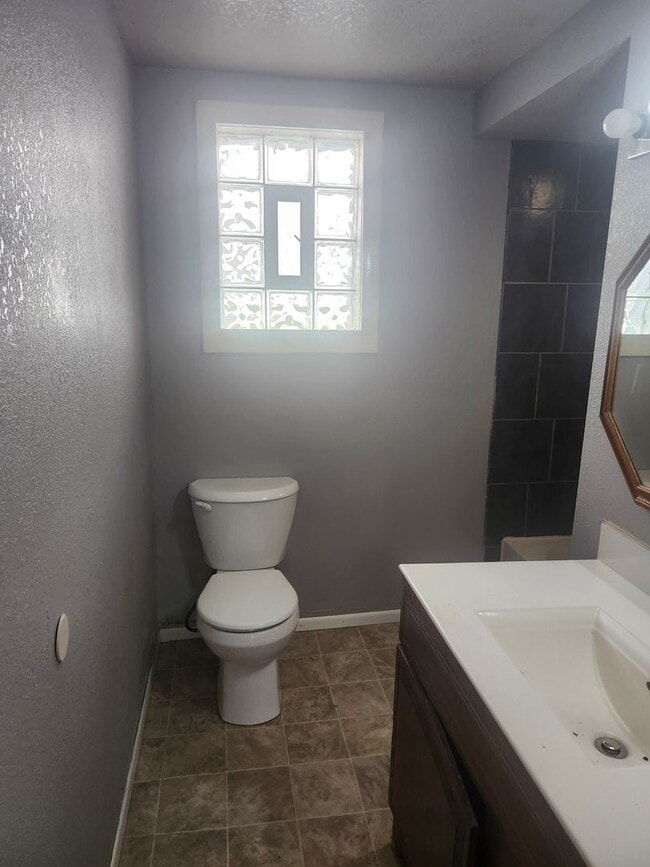 Building Photo - 2562 S 9th St