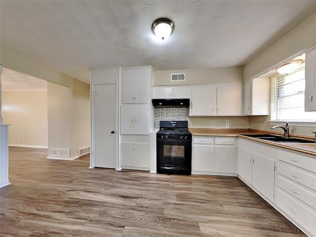 Building Photo - 4427 Live Oak Dr