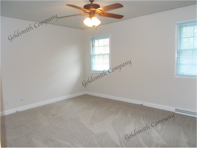 Building Photo - 21 Northway Dr