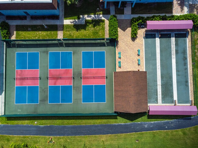 Building Photo - 7290 Kinghurst Dr
