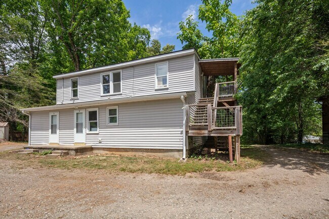 Building Photo - West Asheville Apartment - One Bedroom Plus Office