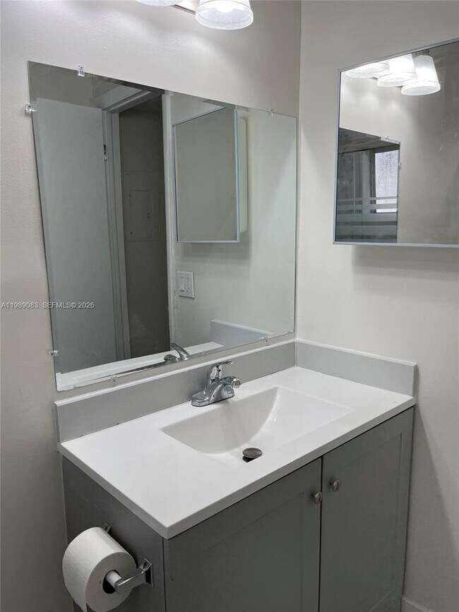 Building Photo - 2134 Lincoln St